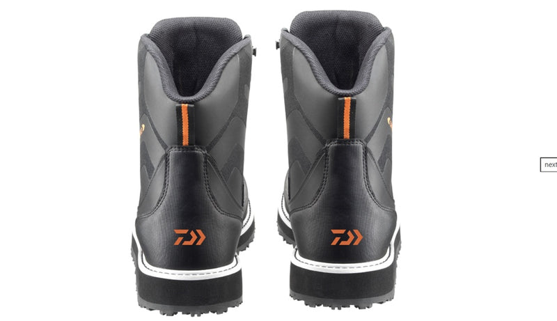 Daiwa D-VEC Wading Boots with sturdy rubber soles and waterproof leather, designed for fishing and outdoor wading activities.